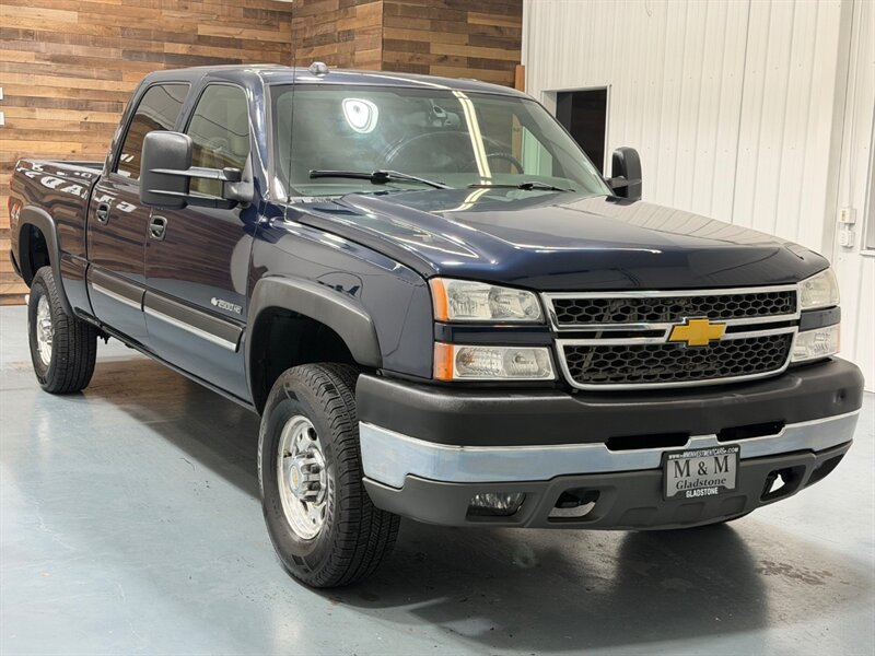 2005 Chevrolet Silverado 2500 LS 2500HD 4X4 6.0L V8 / NEW TIRES / ZERO RUST /SHORT BED / LOW MILES - Photo 2 - Gladstone, OR 97027