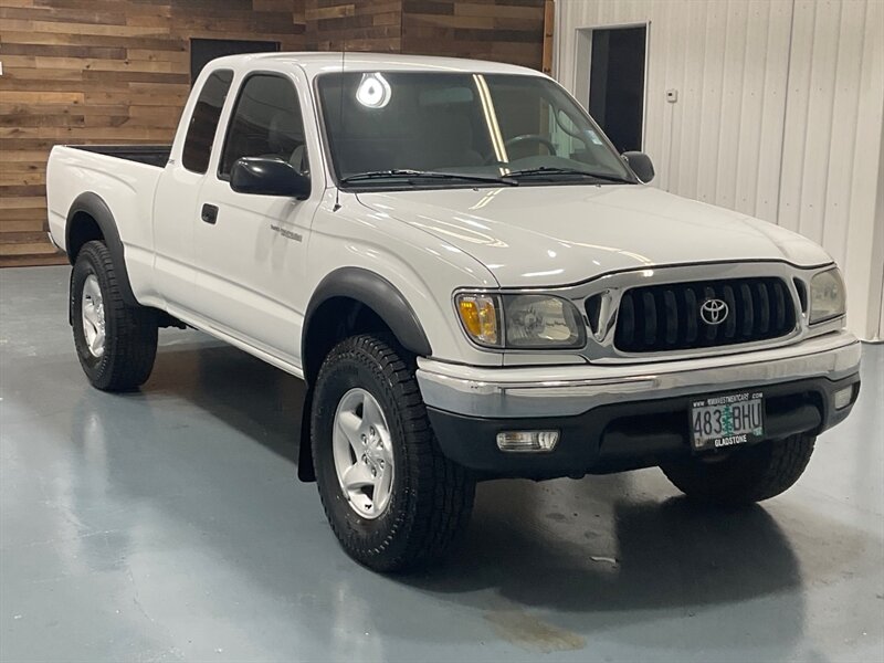 2004 Toyota Tacoma SR5 Xtracab 4X4 / 2.7L 4Cyl / 1-OWNER LOCAL / ZERO RUST - Photo 2 - Gladstone, OR 97027