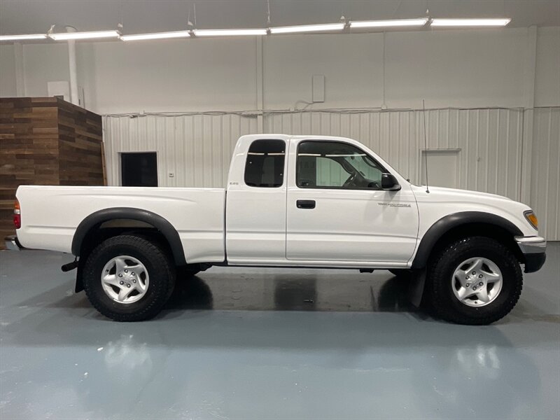2004 Toyota Tacoma SR5 Xtracab 4X4 / 2.7L 4Cyl / 1-OWNER LOCAL / ZERO RUST - Photo 4 - Gladstone, OR 97027