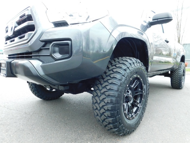 2017 Toyota Tacoma SR / 4X4 / 5-SPEED MANUAL / LIFTED LIFTED   - Photo 11 - Portland, OR 97217