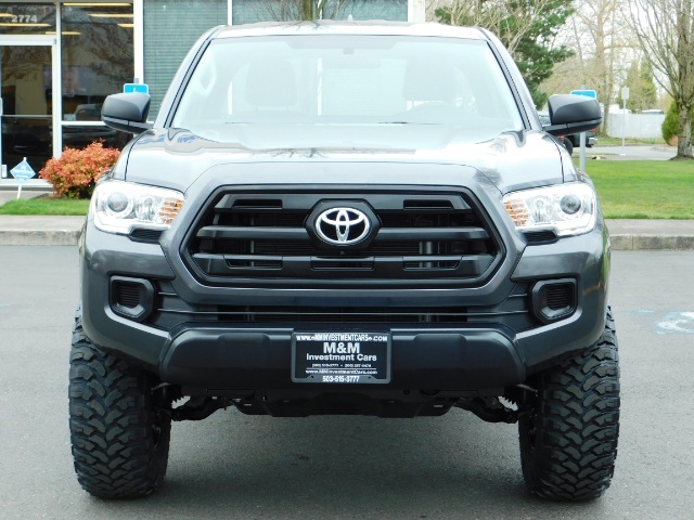 2017 Toyota Tacoma SR / 4X4 / 5-SPEED MANUAL / LIFTED LIFTED