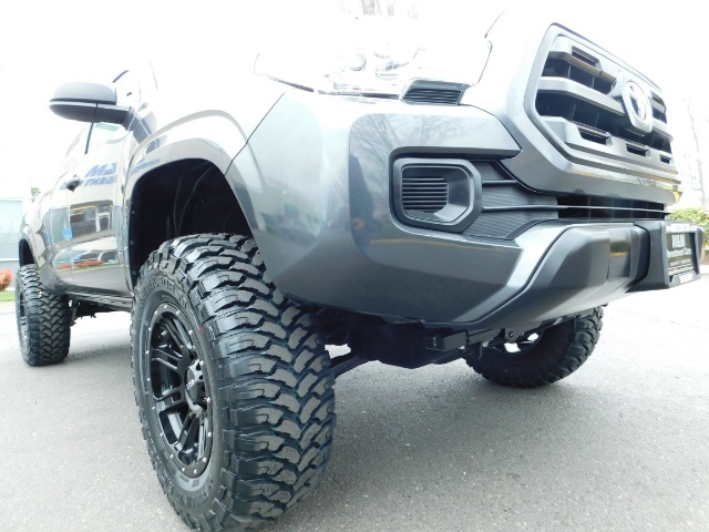 2017 Toyota Tacoma SR / 4X4 / 5-SPEED MANUAL / LIFTED LIFTED   - Photo 12 - Portland, OR 97217