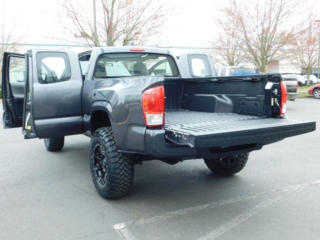 2017 Toyota Tacoma SR / 4X4 / 5-SPEED MANUAL / LIFTED LIFTED   - Photo 26 - Portland, OR 97217