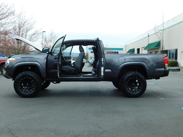 2017 Toyota Tacoma SR / 4X4 / 5-SPEED MANUAL / LIFTED LIFTED   - Photo 5 - Portland, OR 97217