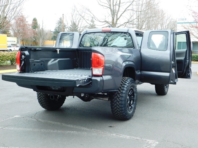 2017 Toyota Tacoma SR / 4X4 / 5-SPEED MANUAL / LIFTED LIFTED   - Photo 27 - Portland, OR 97217