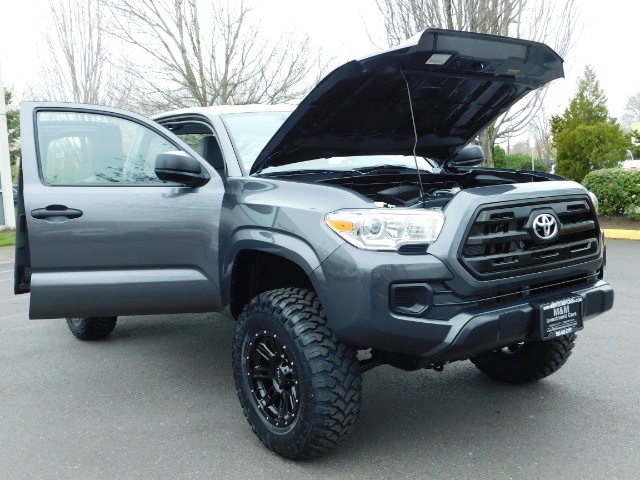 2017 Toyota Tacoma SR / 4X4 / 5-SPEED MANUAL / LIFTED LIFTED   - Photo 28 - Portland, OR 97217