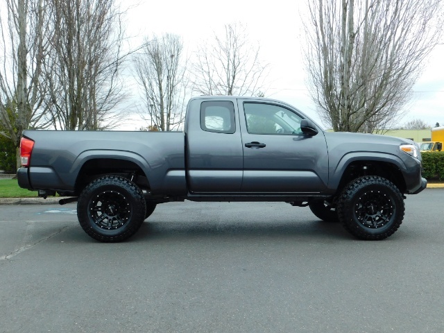 2017 Toyota Tacoma SR / 4X4 / 5-SPEED MANUAL / LIFTED LIFTED   - Photo 4 - Portland, OR 97217