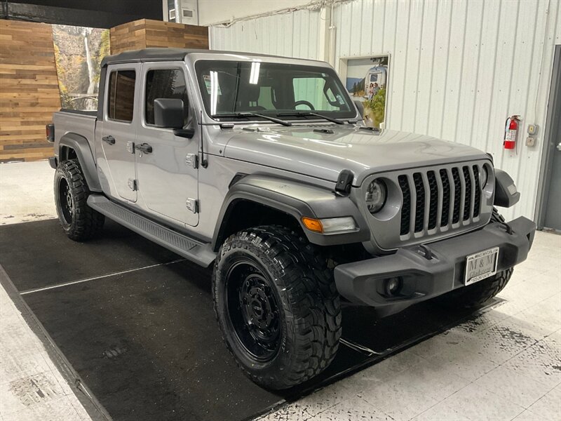 2020 Jeep Gladiator Sport  / Sharp & Clean - Photo 2 - Gladstone, OR 97027