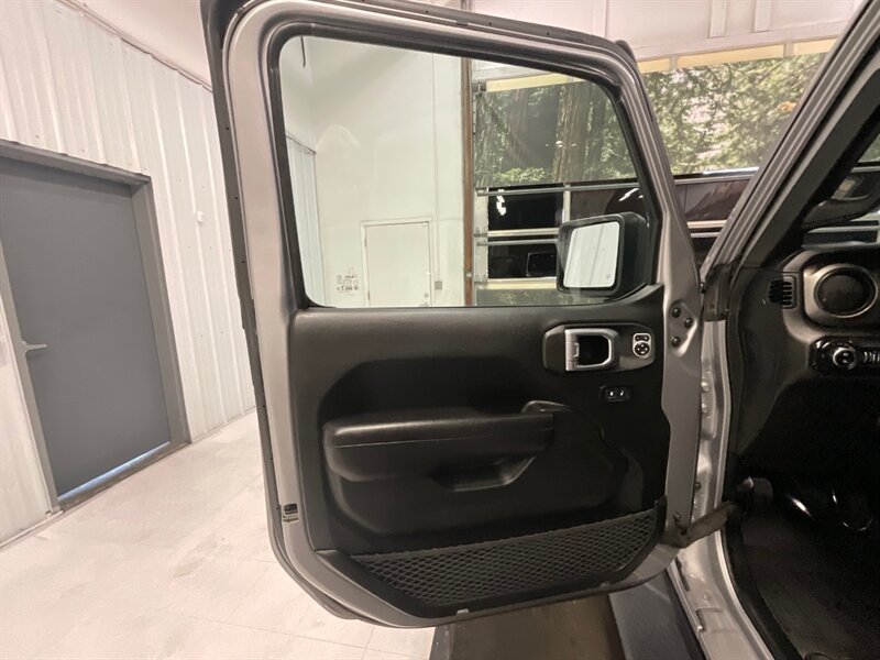 2020 Jeep Gladiator Sport  / Sharp & Clean - Photo 31 - Gladstone, OR 97027