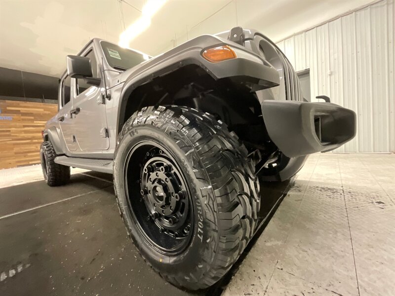 2020 Jeep Gladiator Sport  / Sharp & Clean - Photo 11 - Gladstone, OR 97027