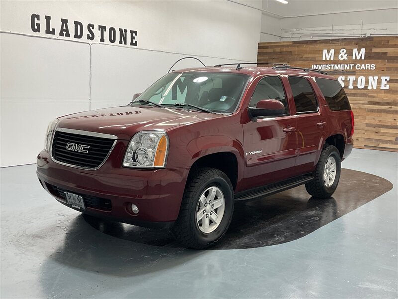 2008 GMC Yukon SLT 4X4 / 5.3L V8 / 3RD SEAT / NEW TIRES  / Leather & Heated Seats - Photo 1 - Gladstone, OR 97027