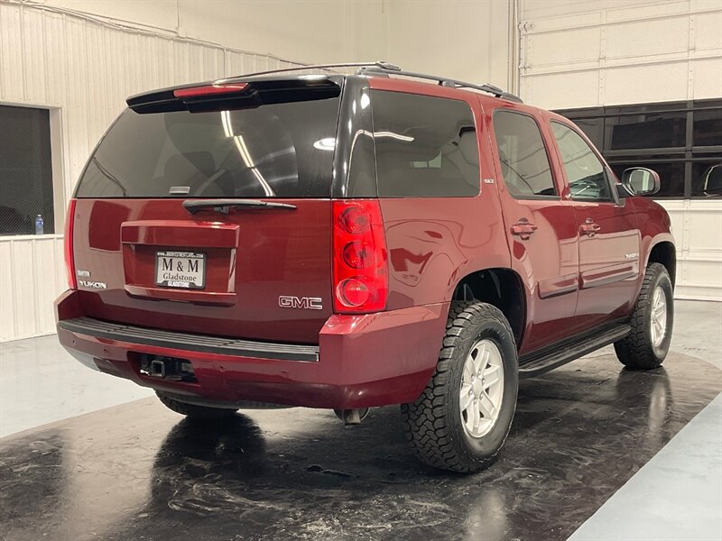 2008 GMC Yukon SLT 4X4 / 5.3L V8 / 3RD SEAT / NEW TIRES  / Leather & Heated Seats - Photo 9 - Gladstone, OR 97027