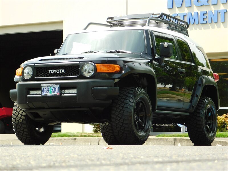 2007 Toyota FJ Cruiser SR5 4Dr / 4x4 / Rear Diff Locks / 33 " MUD / LIFTED   - Photo 1 - Portland, OR 97217