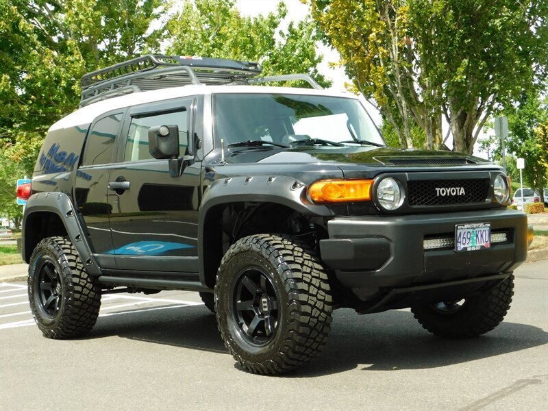 2007 Toyota FJ Cruiser SR5 4Dr / 4x4 / Rear Diff Locks / 33 " MUD / LIFTED   - Photo 2 - Portland, OR 97217