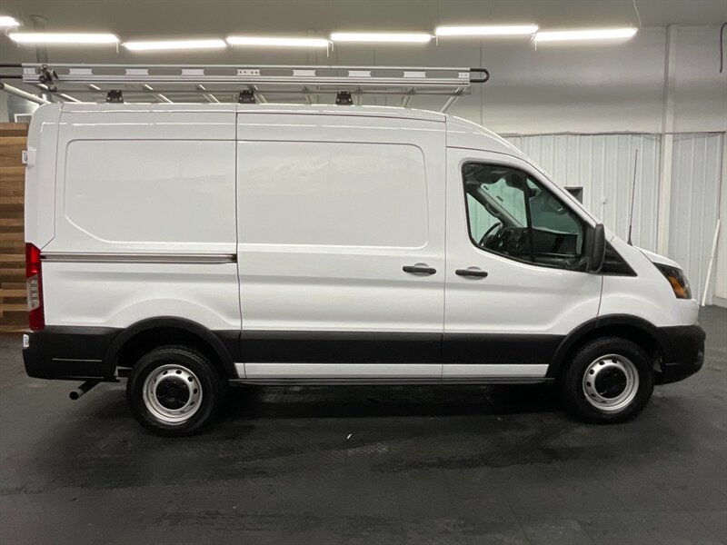 2020 Ford Transit CARGO VAN 250 / 3.5L V6 / 6,000 MILES  1-OWNER LOCAL VAN / LEATHER SEATS / SWB MEDIUM ROOF / ROOF RACK / CLEAN - Photo 4 - Gladstone, OR 97027