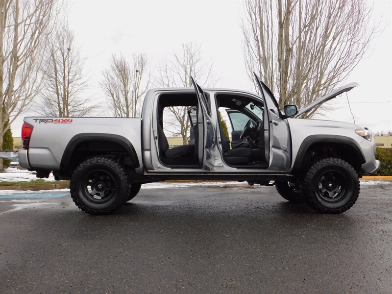 2019 Toyota Tacoma TRD Off-Road 4X4 / 6-SPEED / LIFTED / 22,000 MILES   - Photo 33 - Portland, OR 97217