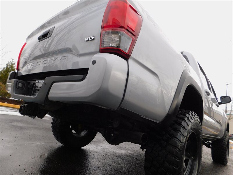 2019 Toyota Tacoma TRD Off-Road 4X4 / 6-SPEED / LIFTED / 22,000 MILES   - Photo 10 - Portland, OR 97217