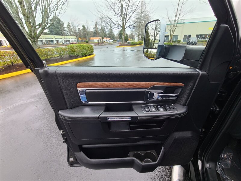 2018 RAM Ram Pickup 3500 Laramie  / 6.7L CUMMINS Turbo / Every Factory Upgrade / Ventilated Leather / LOCAL TRADE / LIKE NEW - Photo 45 - Portland, OR 97217