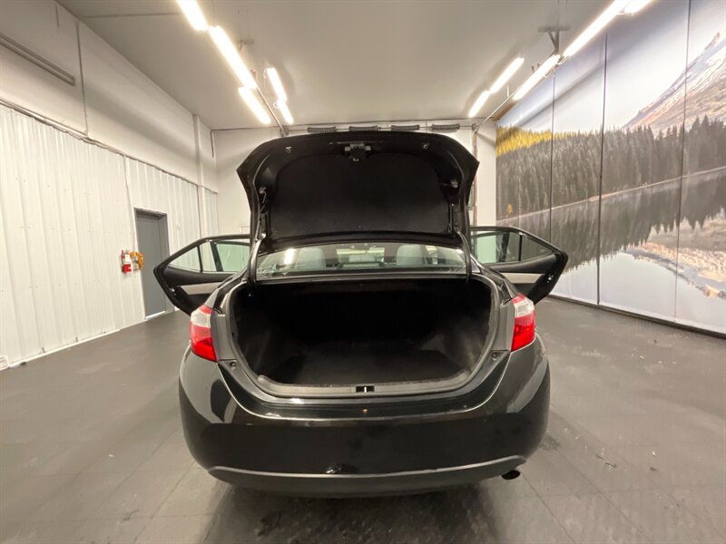 2014 Toyota Corolla LE Plus Sedan / Backup Camera / BRAND NEW TIRES   - Photo 31 - Gladstone, OR 97027