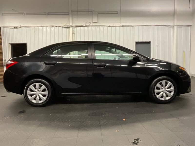 2014 Toyota Corolla LE Plus Sedan / Backup Camera / BRAND NEW TIRES   - Photo 4 - Gladstone, OR 97027