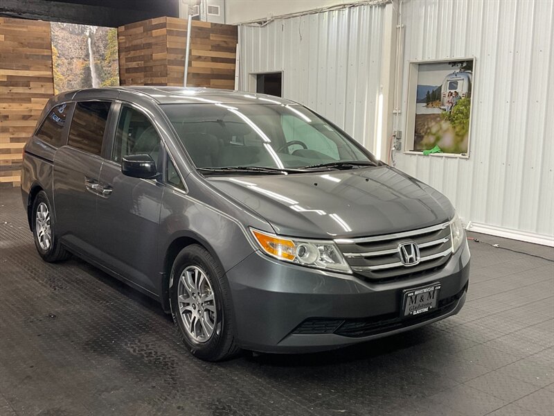 2012 Honda Odyssey EX-L MiniVan / Leather / 1-OWNER /TIMING BELT DONE   - Photo 2 - Gladstone, OR 97027