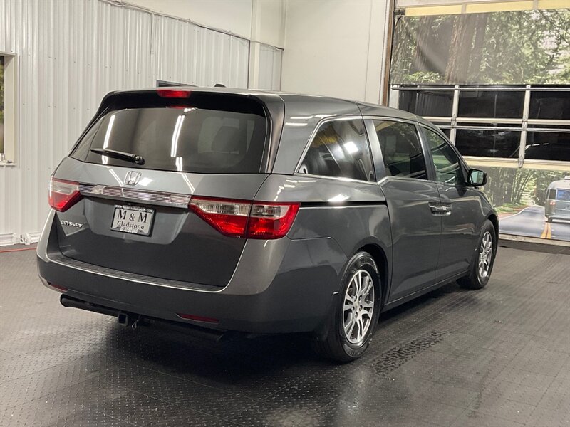 2012 Honda Odyssey EX-L MiniVan / Leather / 1-OWNER /TIMING BELT DONE   - Photo 8 - Gladstone, OR 97027