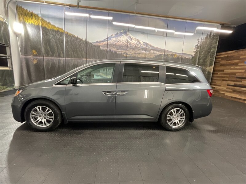 2012 Honda Odyssey EX-L MiniVan / Leather / 1-OWNER /TIMING BELT DONE   - Photo 3 - Gladstone, OR 97027