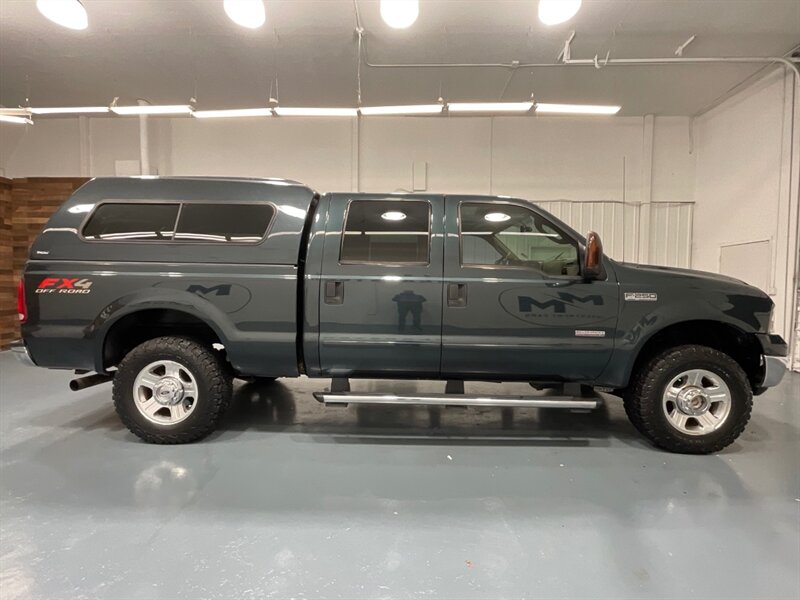 2006 Ford F-250 Super Duty Lariat Crew Cab 4X4 / DIESEL /1-OWNER  / Leather Heated Seats / Sunroof / LOCAL TRUCK w. ZERO RUST / FX4 OFF RD PKG - Photo 4 - Gladstone, OR 97027