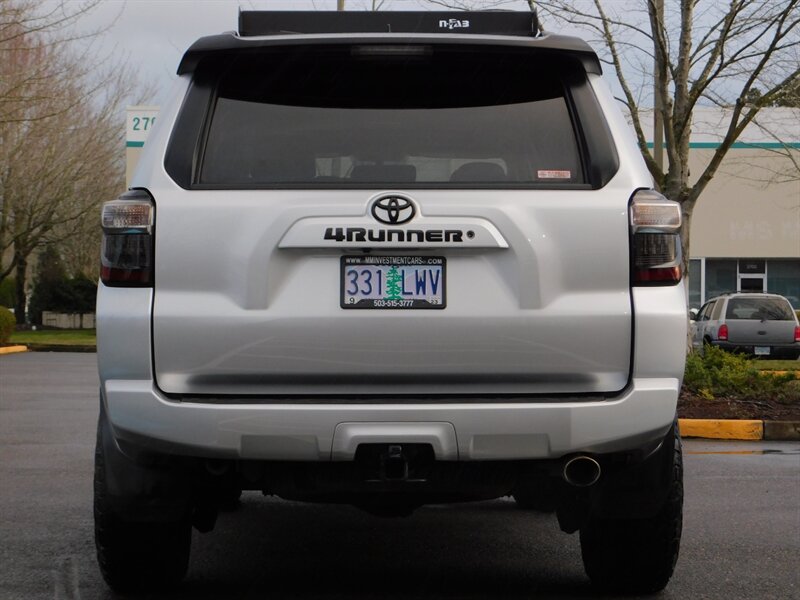 2019 Toyota 4Runner SR5 Premium 4X4 / 3RD ROW / LIFTED / 22,000 MILES   - Photo 4 - Portland, OR 97217