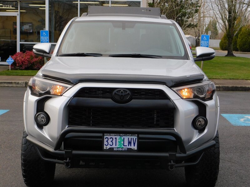2019 Toyota 4Runner SR5 Premium 4X4 / 3RD ROW / LIFTED / 22,000 MILES   - Photo 3 - Portland, OR 97217