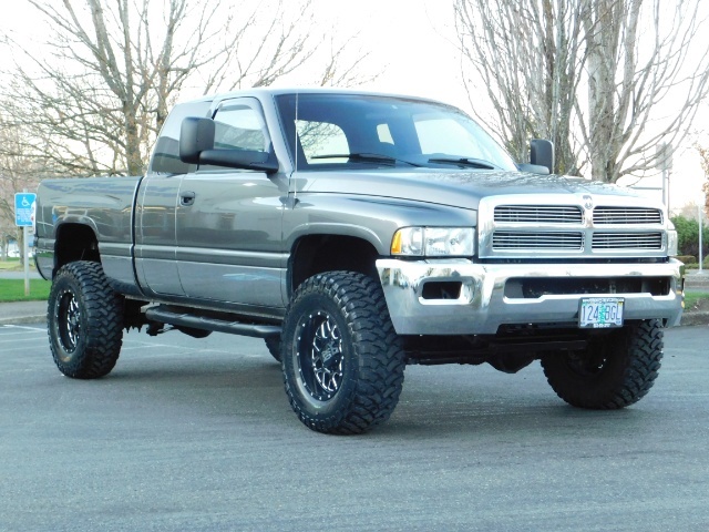 2002 Dodge Ram 2500 SLT Plus 4dr / 4X4 / 5.9L Cummins Diesel / LIFTED