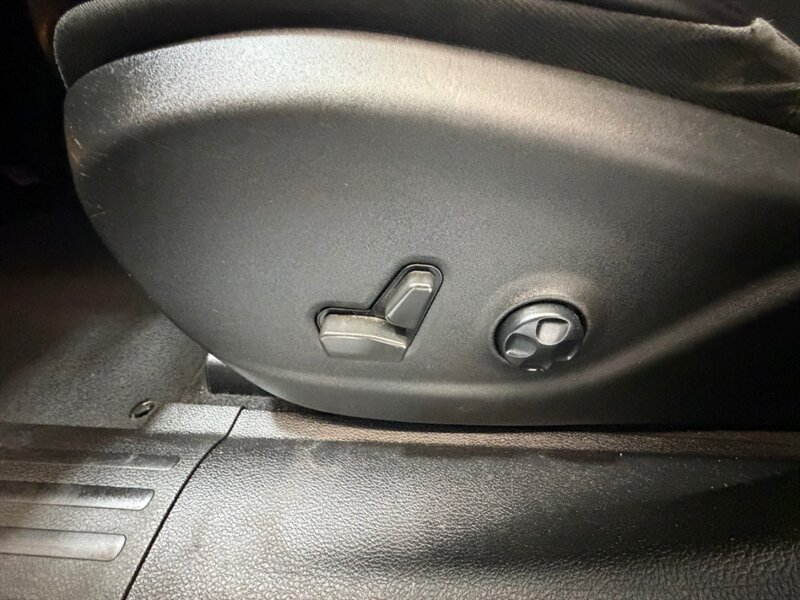 2021 Jeep Cherokee Altitude AWD / 1 OWNER / LEATHER / ONLY 38K MILES / NEW TIRES / LOCEL RUST FREE - Photo 33 - Gladstone, OR 97027