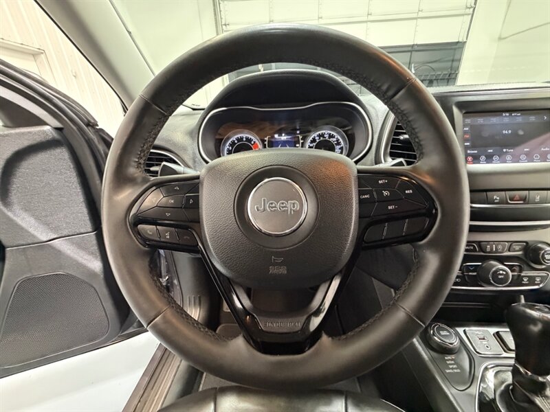 2021 Jeep Cherokee Altitude AWD / 1 OWNER / LEATHER / ONLY 38K MILES / NEW TIRES / LOCEL RUST FREE - Photo 17 - Gladstone, OR 97027