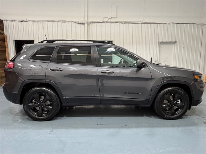 2021 Jeep Cherokee Altitude AWD / 1 OWNER / LEATHER / ONLY 38K MILES / NEW TIRES / LOCEL RUST FREE - Photo 4 - Gladstone, OR 97027