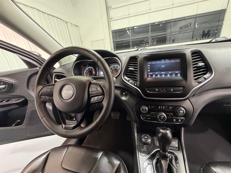 2021 Jeep Cherokee Altitude AWD / 1 OWNER / LEATHER / ONLY 38K MILES / NEW TIRES / LOCEL RUST FREE - Photo 31 - Gladstone, OR 97027