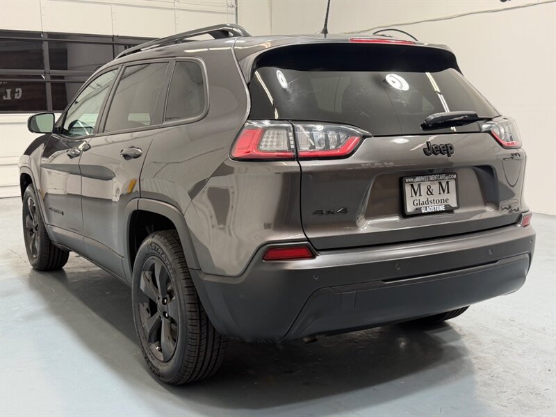 2021 Jeep Cherokee Altitude AWD / 1 OWNER / LEATHER / ONLY 38K MILES / NEW TIRES / LOCEL RUST FREE - Photo 5 - Gladstone, OR 97027