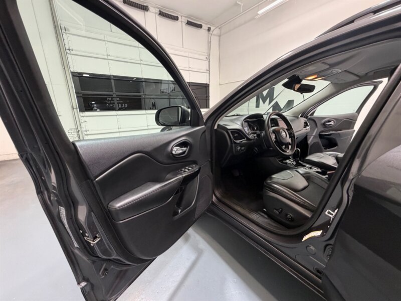 2021 Jeep Cherokee Altitude AWD / 1 OWNER / LEATHER / ONLY 38K MILES / NEW TIRES / LOCEL RUST FREE - Photo 27 - Gladstone, OR 97027