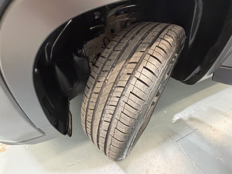 2021 Jeep Cherokee Altitude AWD / 1 OWNER / LEATHER / ONLY 38K MILES / NEW TIRES / LOCEL RUST FREE - Photo 24 - Gladstone, OR 97027