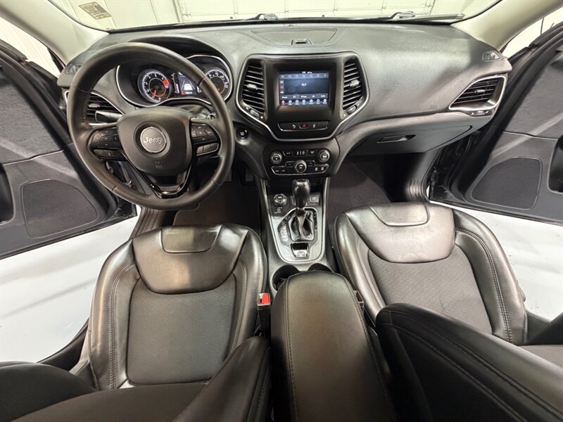 2021 Jeep Cherokee Altitude AWD / 1 OWNER / LEATHER / ONLY 38K MILES / NEW TIRES / LOCEL RUST FREE - Photo 16 - Gladstone, OR 97027