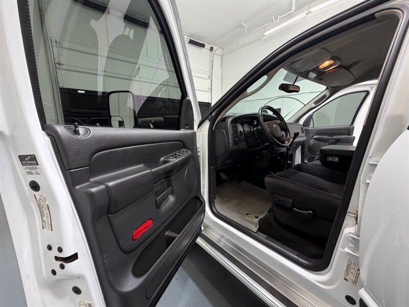 2005 Dodge Ram 2500 BIG HORN 4X4 6-SPEED MANUAL 5.9L DIESEL /50K MILES /1-OWNER LOCAL w. ZERO RUST - Photo 32 - Gladstone, OR 97027