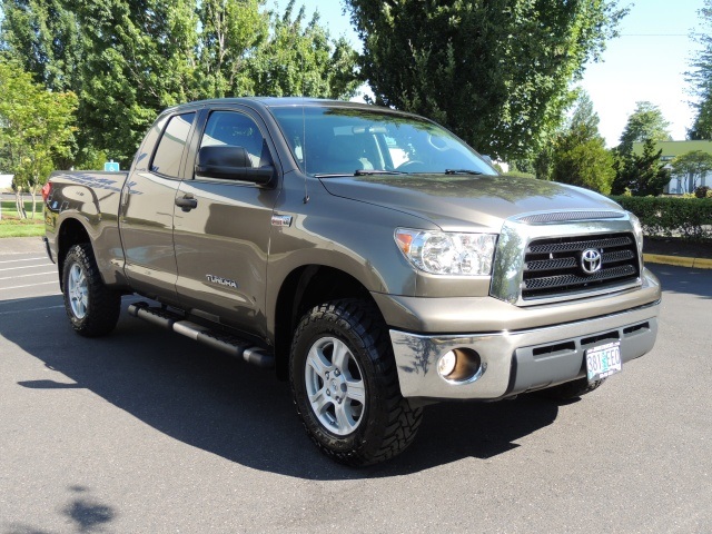 2009 Toyota Tundra DOUBLE CAB / 4X4 / 5.7 L / LEATHER / 1-OWNER