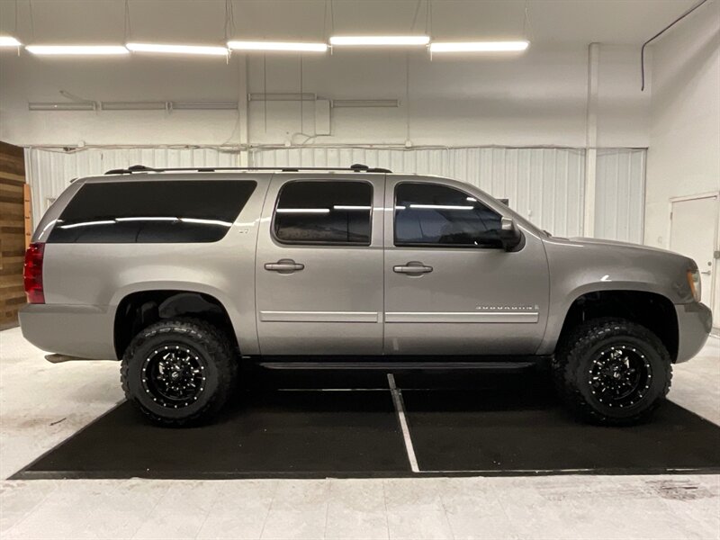 2007 Chevrolet Suburban LT 2500 4X4 / 6.0L V8 / LIFTED w. NEW WHEELS TIRES  / RUST FREE / Leather Seats / 3RD ROW SEAT / 3/4 TON / 141,000 MILES - Photo 4 - Gladstone, OR 97027