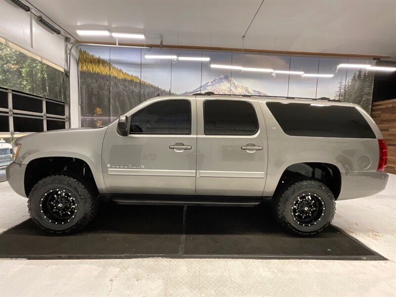 2007 Chevrolet Suburban LT 2500 4X4 / 6.0L V8 / LIFTED w. NEW WHEELS TIRES  / RUST FREE / Leather Seats / 3RD ROW SEAT / 3/4 TON / 141,000 MILES - Photo 3 - Gladstone, OR 97027