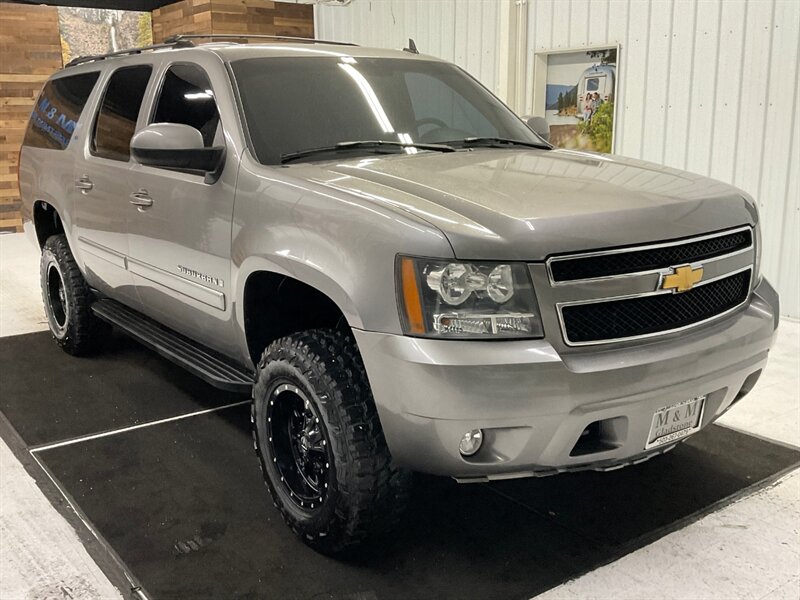 2007 Chevrolet Suburban LT 2500 4X4 / 6.0L V8 / LIFTED w. NEW WHEELS TIRES  / RUST FREE / Leather Seats / 3RD ROW SEAT / 3/4 TON / 141,000 MILES - Photo 2 - Gladstone, OR 97027