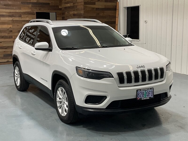 2020 Jeep Cherokee Latitude Sport Utility 4X4/ 2.4L 4Cyl / 48K MILES  / Backup Camera / ZERO RUST - Photo 2 - Gladstone, OR 97027
