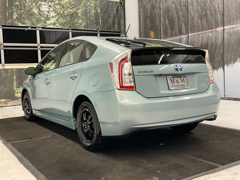 2013 Toyota Prius Three / Backup Camera / New Tires  / Local Car - Photo 7 - Gladstone, OR 97027