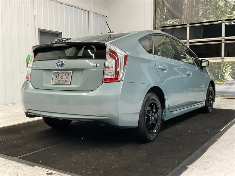 2013 Toyota Prius Three / Backup Camera / New Tires  / Local Car - Photo 8 - Gladstone, OR 97027