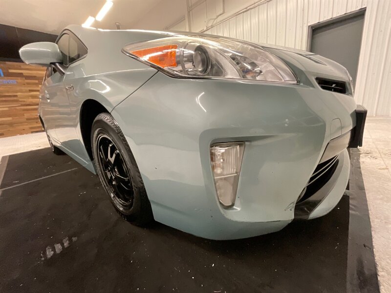 2013 Toyota Prius Three / Backup Camera / New Tires  / Local Car - Photo 10 - Gladstone, OR 97027