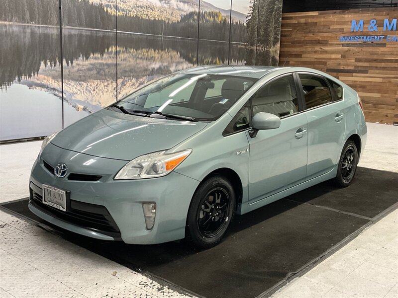 2013 Toyota Prius Three / Backup Camera / New Tires  / Local Car - Photo 1 - Gladstone, OR 97027