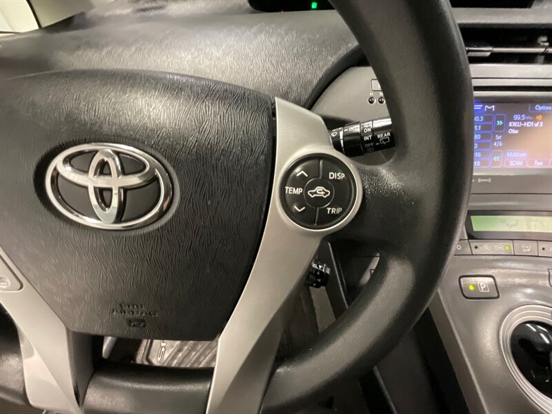 2013 Toyota Prius Three / Backup Camera / New Tires  / Local Car - Photo 38 - Gladstone, OR 97027